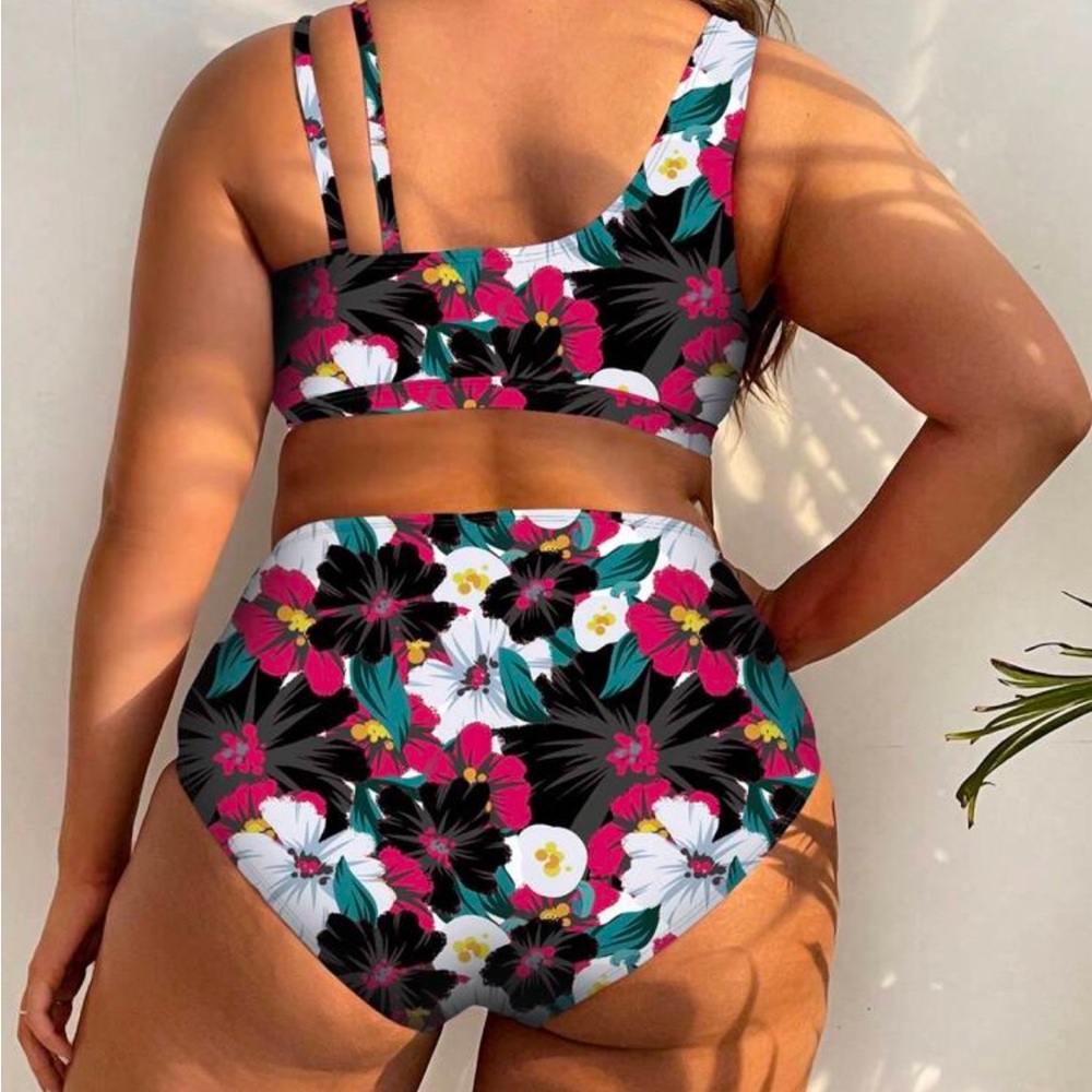 Bathing Suit - Picture 2 of 6